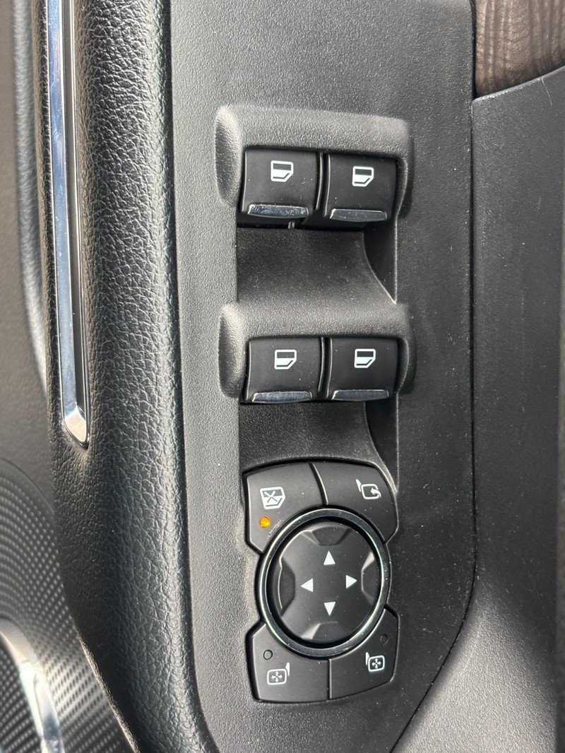 Ford Expedition Vehicle Full-screen Gallery Image 25