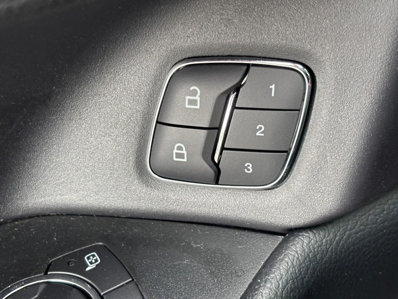 Ford Expedition Vehicle Full-screen Gallery Image 26