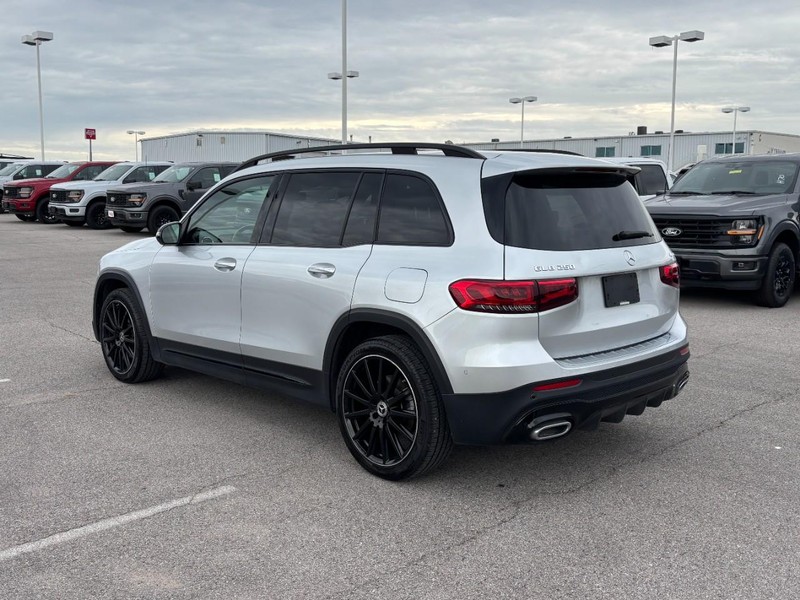 Mercedes-Benz GLB Vehicle Full-screen Gallery Image 6