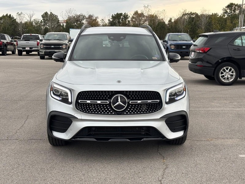 Mercedes-Benz GLB Vehicle Full-screen Gallery Image 9