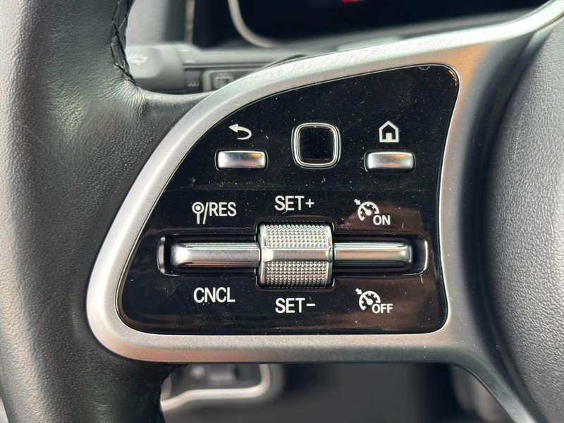 Mercedes-Benz GLB Vehicle Full-screen Gallery Image 17