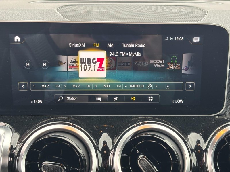 Mercedes-Benz GLB Vehicle Full-screen Gallery Image 20