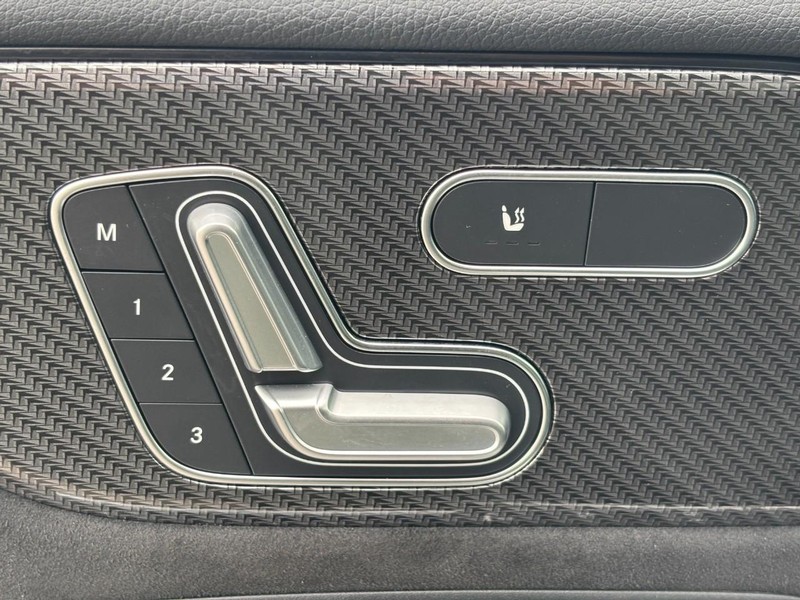 Mercedes-Benz GLB Vehicle Full-screen Gallery Image 24