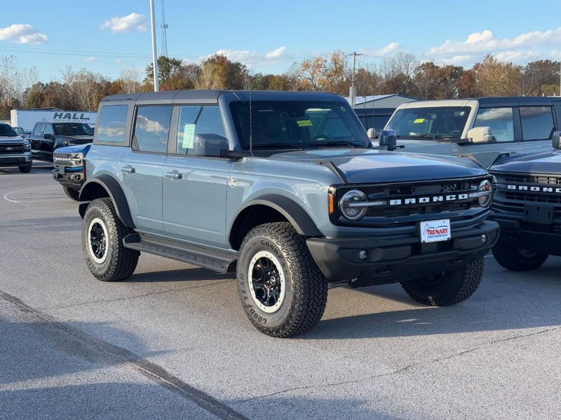 Ford Bronco Vehicle Image 02