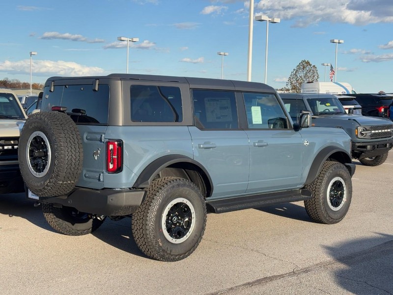 Ford Bronco Vehicle Image 03