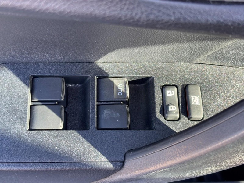 Toyota Corolla Vehicle Image 23