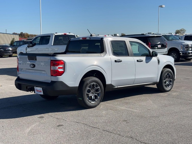 Ford Maverick Vehicle Full-screen Gallery Image 3