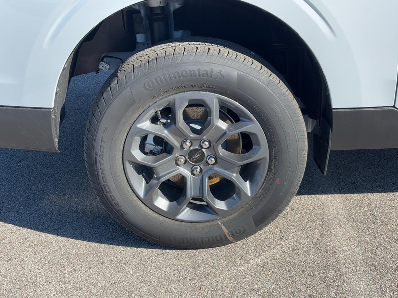 Ford Maverick Vehicle Full-screen Gallery Image 4