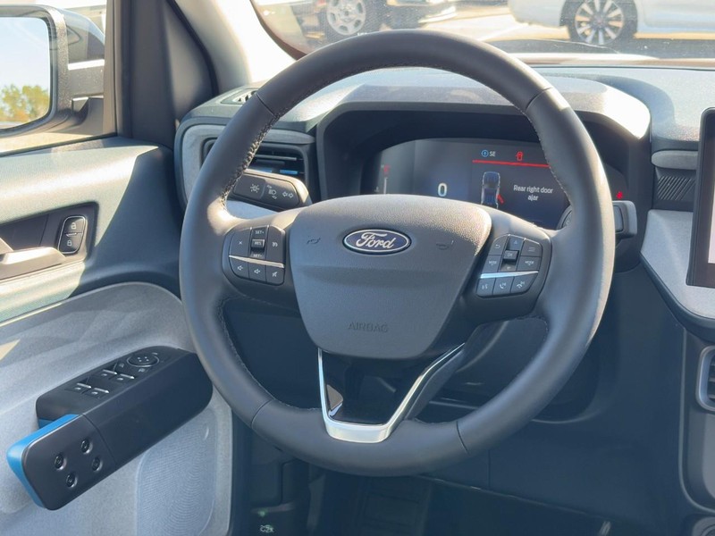 Ford Maverick Vehicle Full-screen Gallery Image 7