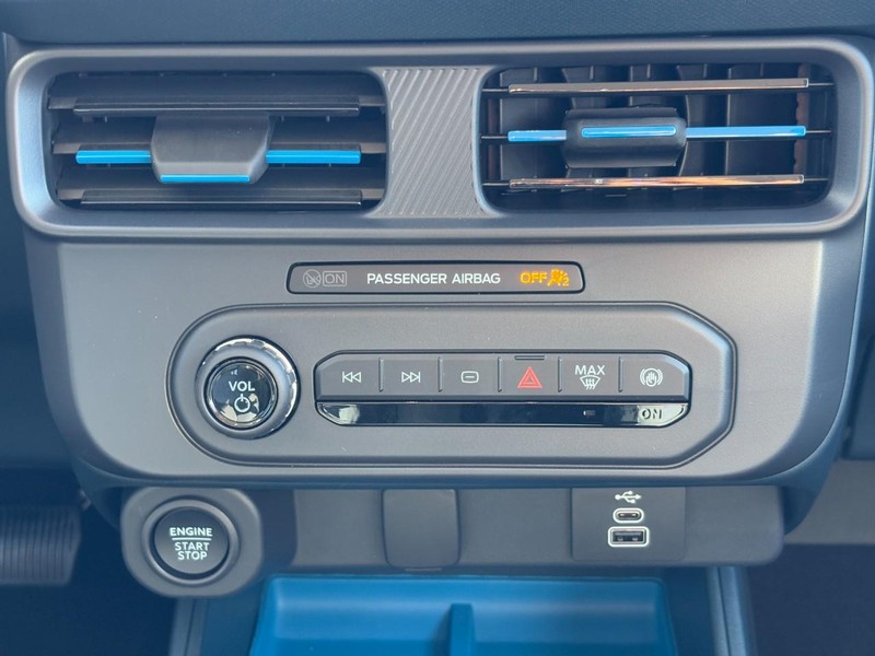 Ford Maverick Vehicle Full-screen Gallery Image 9