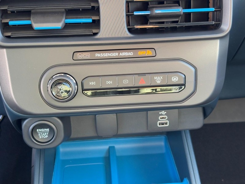 Ford Maverick Vehicle Full-screen Gallery Image 17