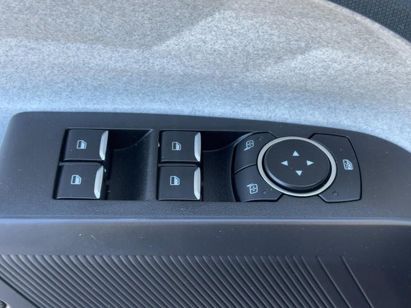 Ford Maverick Vehicle Full-screen Gallery Image 18