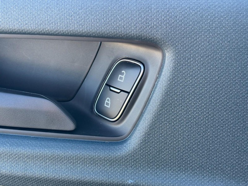 Ford Maverick Vehicle Full-screen Gallery Image 19