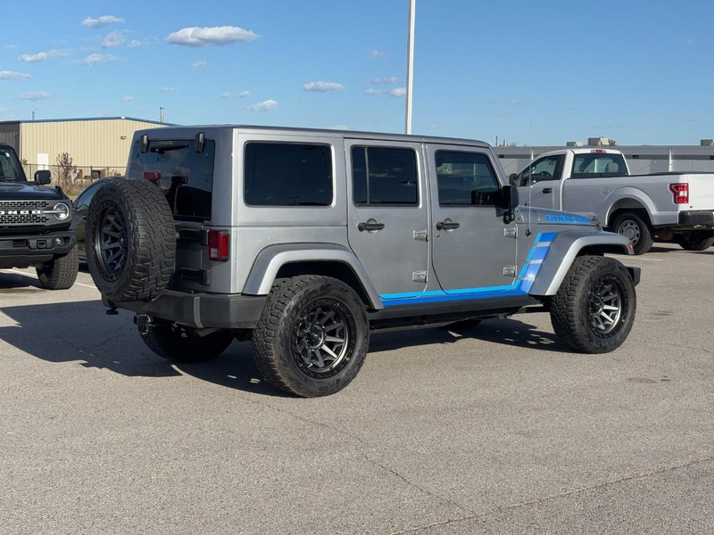 Jeep Wrangler Unlimited Vehicle Full-screen Gallery Image 3