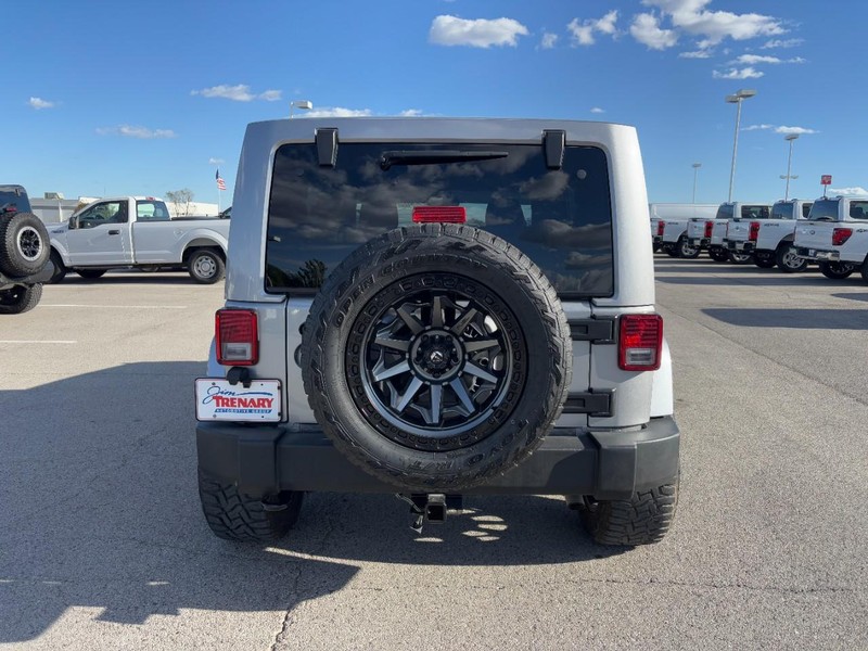 Jeep Wrangler Unlimited Vehicle Full-screen Gallery Image 4