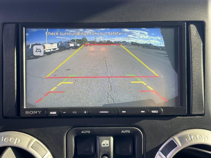 Jeep Wrangler Unlimited Vehicle Full-screen Gallery Image 16