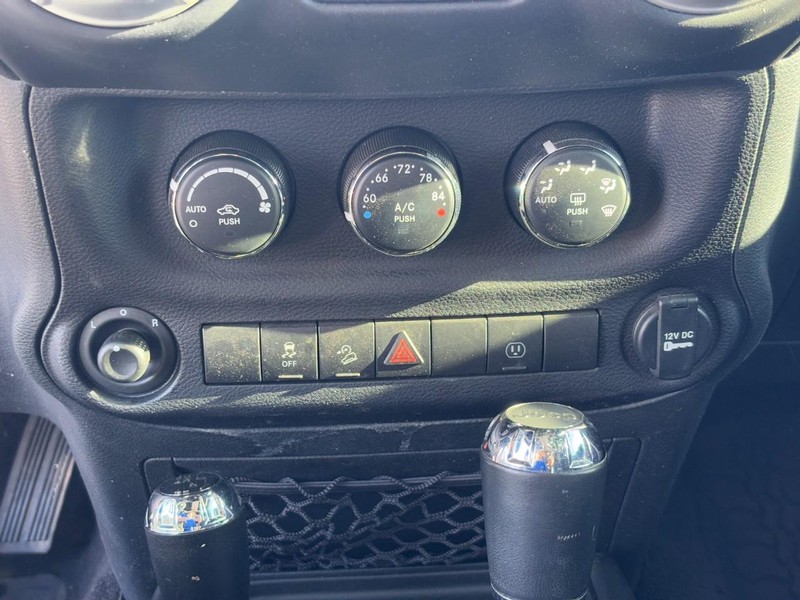 Jeep Wrangler Unlimited Vehicle Full-screen Gallery Image 17