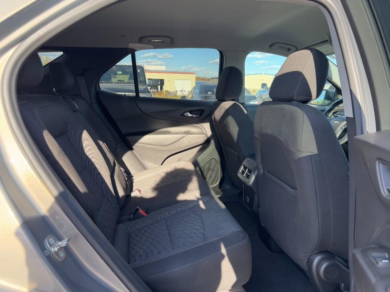 Chevrolet Equinox Vehicle Full-screen Gallery Image 10