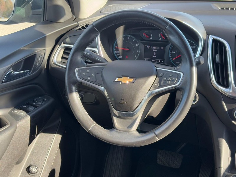 Chevrolet Equinox Vehicle Full-screen Gallery Image 12