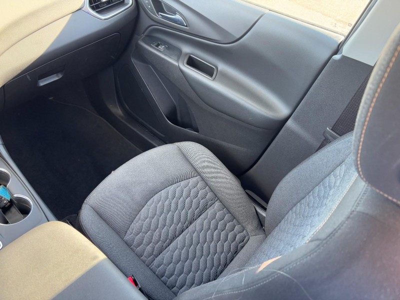 Chevrolet Equinox Vehicle Full-screen Gallery Image 15