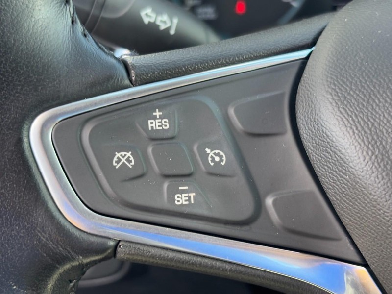 Chevrolet Equinox Vehicle Full-screen Gallery Image 17