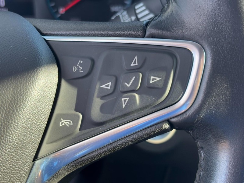 Chevrolet Equinox Vehicle Full-screen Gallery Image 18