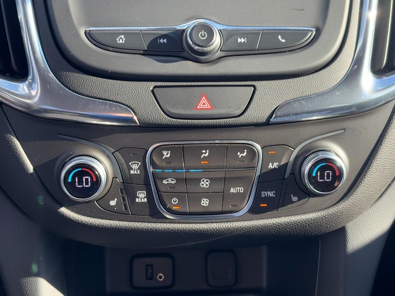 Chevrolet Equinox Vehicle Full-screen Gallery Image 22