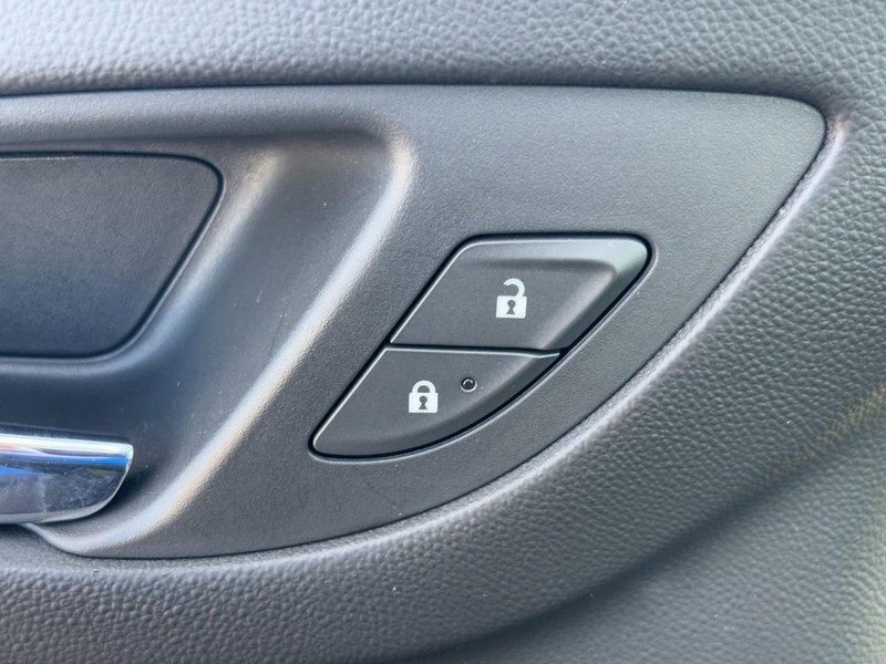 Chevrolet Equinox Vehicle Full-screen Gallery Image 24