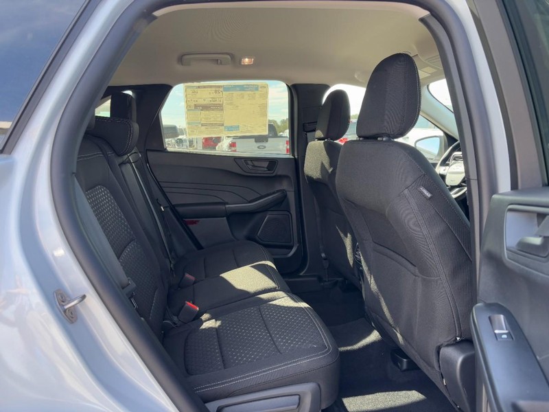 Ford Escape Vehicle Full-screen Gallery Image 5