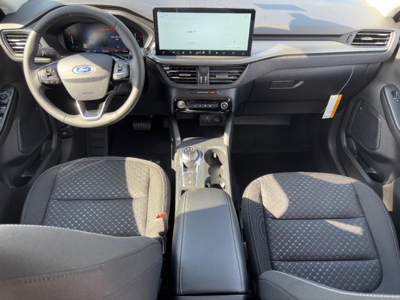 Ford Escape Vehicle Full-screen Gallery Image 6