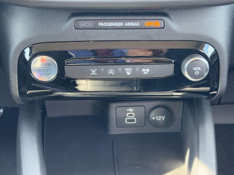 Ford Escape Vehicle Full-screen Gallery Image 9