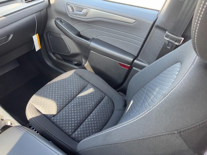 Ford Escape Vehicle Full-screen Gallery Image 10