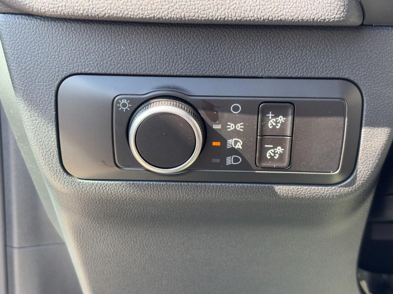 Ford Escape Vehicle Full-screen Gallery Image 11