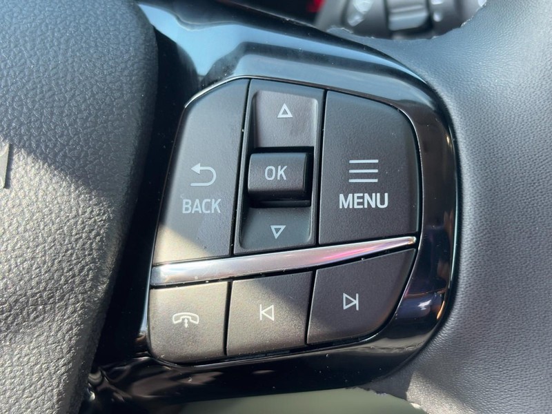 Ford Escape Vehicle Full-screen Gallery Image 13