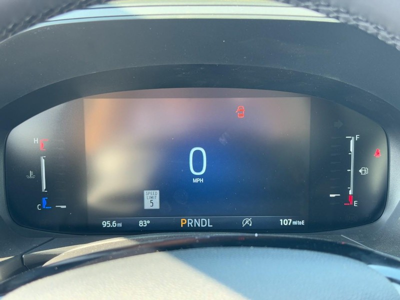 Ford Escape Vehicle Full-screen Gallery Image 14