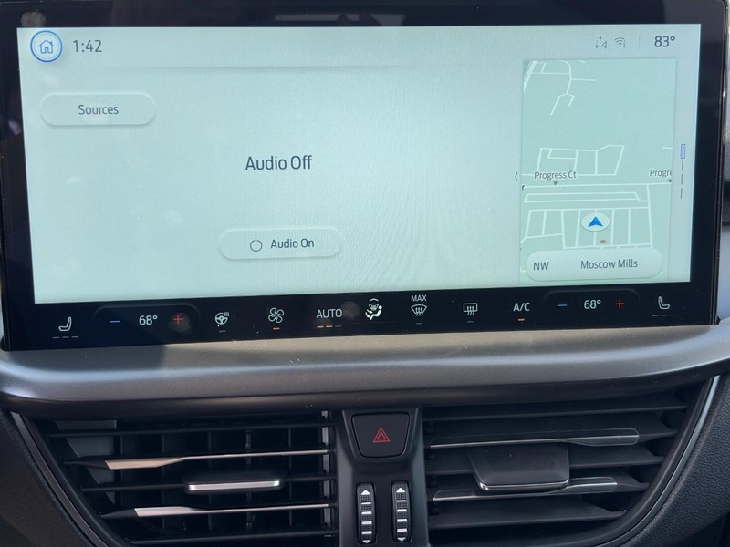 Ford Escape Vehicle Full-screen Gallery Image 15