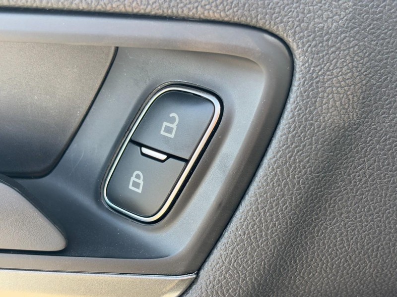 Ford Escape Vehicle Full-screen Gallery Image 20