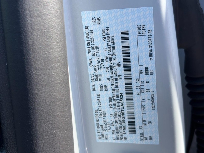 Ford Escape Vehicle Full-screen Gallery Image 22