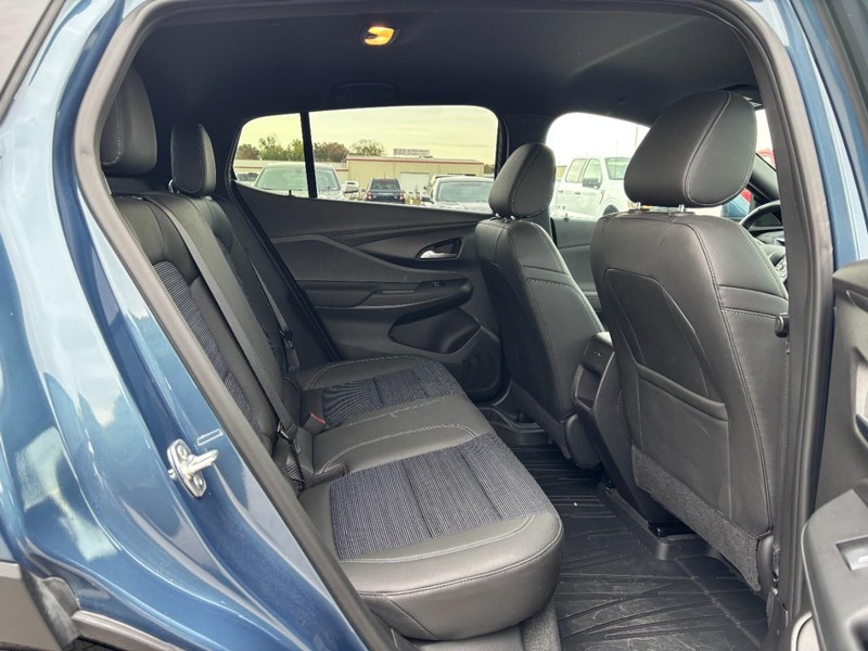 Buick Envista Vehicle Full-screen Gallery Image 10