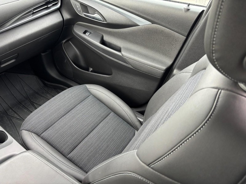 Buick Envista Vehicle Full-screen Gallery Image 15