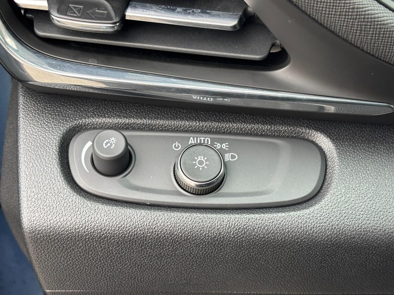 Buick Envista Vehicle Full-screen Gallery Image 16