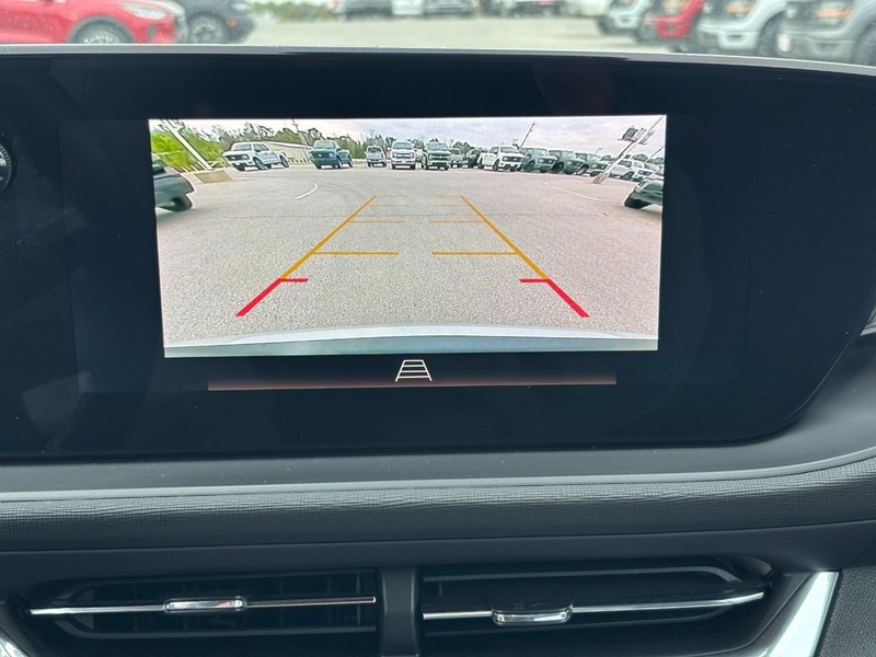 Buick Envista Vehicle Full-screen Gallery Image 21