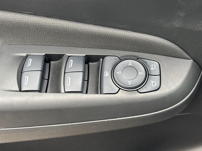 Buick Envista Vehicle Full-screen Gallery Image 23