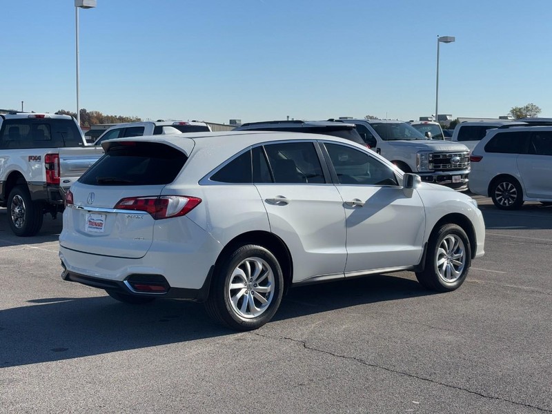 Acura RDX Vehicle Full-screen Gallery Image 3