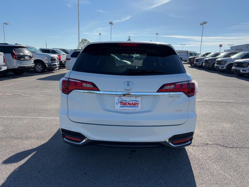 Acura RDX Vehicle Full-screen Gallery Image 4