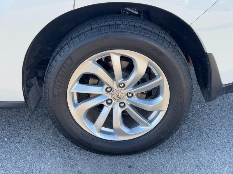 Acura RDX Vehicle Full-screen Gallery Image 6