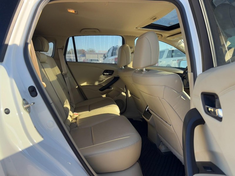Acura RDX Vehicle Full-screen Gallery Image 9