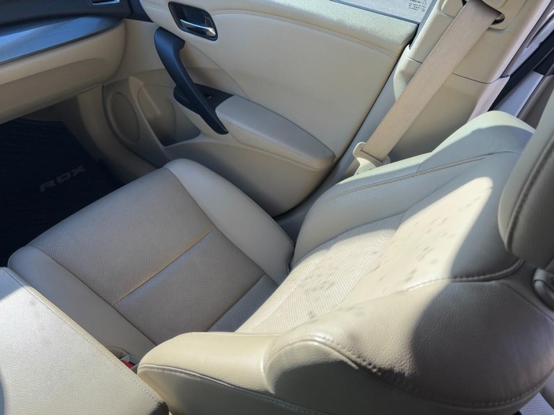 Acura RDX Vehicle Full-screen Gallery Image 14