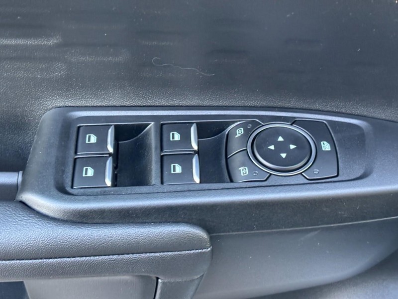 Ford Ranger Vehicle Full-screen Gallery Image 18