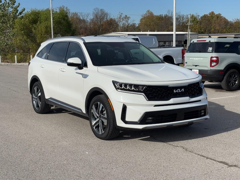 Kia Sorento Hybrid Vehicle Full-screen Gallery Image 2